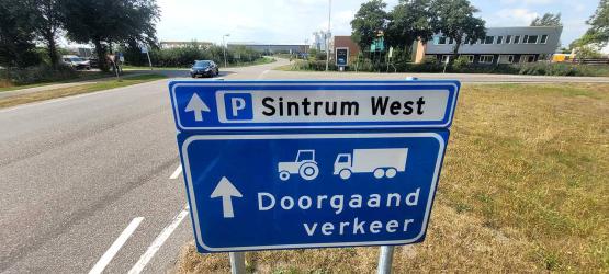 Nieuw bord wijst bezoekers naar ‘Parkeren Sintrum-West’