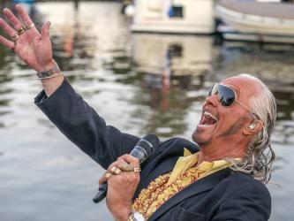 Feestavond Sporthal Utingeradeel richting 700 kaarten – organisatie rekent op volle bak