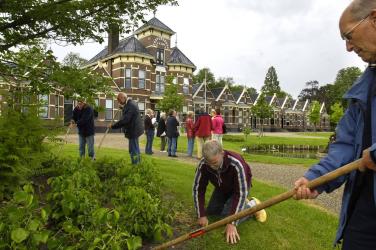 Groot onderhoud voor historische tuin Coopersburg Akkrum