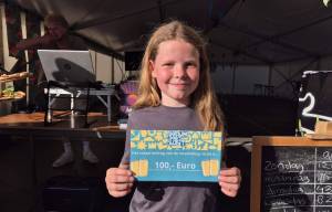 Statiegeldblikjes van WaterMuziekFeest leveren Bloeiweek honderd euro op