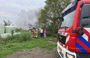 Trekker total loss na brand op boerenerf in Nes (H)