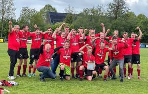 Voetbalclub Akkrum na dertig jaar opnieuw naar tweede klasse