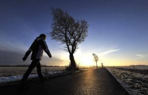 Bibliotheek Akkrum-Nes wil met wandeltocht ,,het dorp in’’