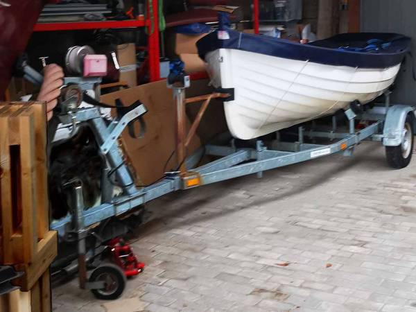 Poltrail-boottrailer weg na inbraak in loods Akkrum-Nes