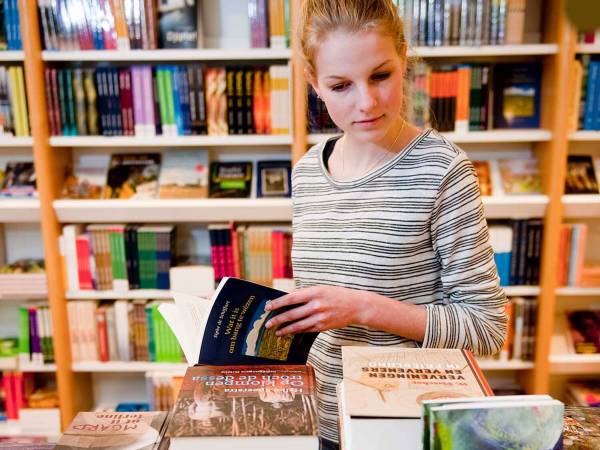 Samen lezen en beleven tijdens Mei-Inoar Lêze in Akkrum