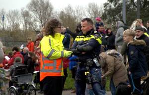 Nieuwe wijkagent Akkrum-Nes: ‘Spreek me gerust aan op straat’ 