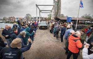 Brug over Alde Sânsleat in Terherne weer open: omrijden voorbij
