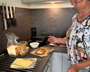 Gezellige en smakelijke tosti-inloop tijdens Bloeiweek in Doarpskeamer