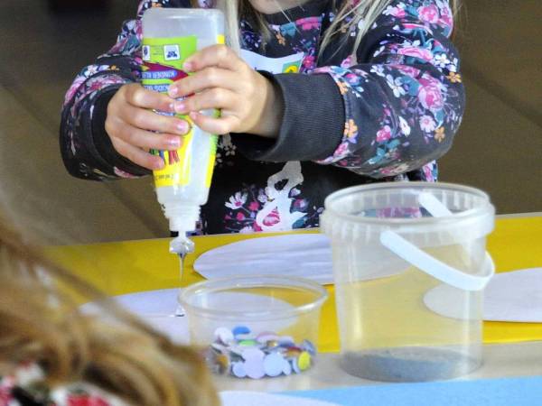 Creatieve knutselmiddag voor kinderen in de Bloeitent