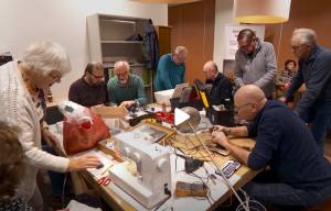 Repaircafé Akkrum-Nes zoekt naaisters en krijgt aanmelding van dertienjarige reparateur