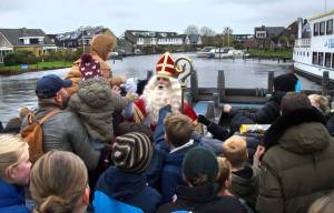 Frisse en swingende intocht Sinterklaas Akkrum-Nes