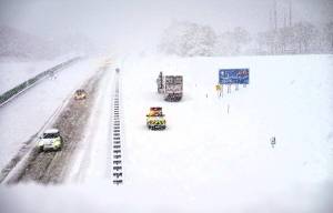 Chaos in verkeer rond Akkrum-Nes door pak sneeuw van dertig centimeter