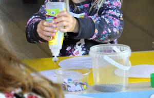 Creatieve knutselmiddag voor kinderen in de Bloeitent