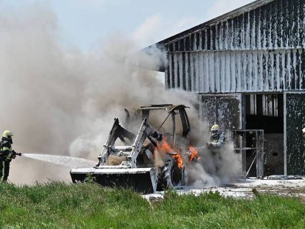 Brandweer Akkrum voorkomt overslaan brand