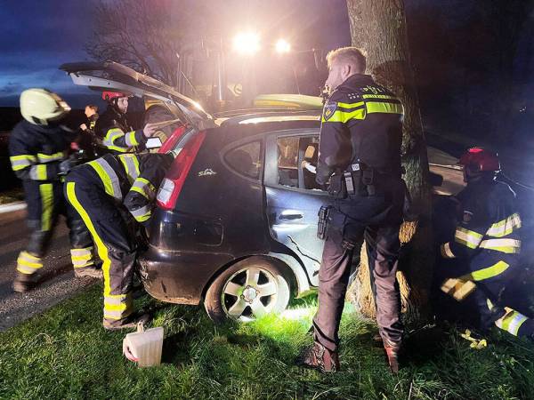 Brandweer oefent met politiestudenten