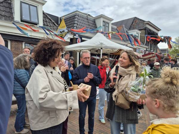 'Fan eigen grûn' en Bloeiweek feestelijk van start in Akkrum-Nes