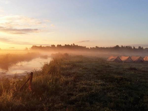 Overnachten in het weiland uitgesteld vanwege weer