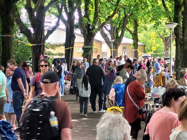 Reuzedei 2026 met markt, muziek en zonneboten in Akkrum