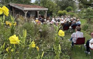 Zomers genieten in De Lantearnetún: verhalen en muziek in Akkrum