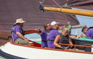 Skûtsje De Vriendschap overtuigend naar winst op de Sleattemer Mar