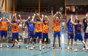 Akkrumer volleybalheren pakken twee punten in spannende vijfsetter