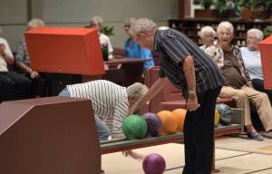 Seniorenvereniging Akkrum-Nes opent seizoen op de bowlingbaan