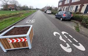 Verkeersremmers op UT-wei Akkrum doen hun werk 