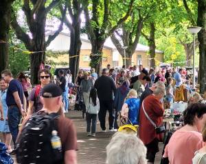 Reuzedei 2026 met markt, muziek en zonneboten in Akkrum