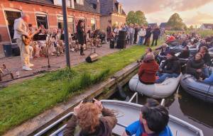 WaterMuziekFeest trekt volop bootjesvaarders: ,,Volgend jaar weer volle bak''