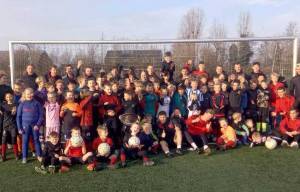 Stralende clinicdag bij vv Akkrum: 72 jeugdspelers het veld op met Akkrum 1