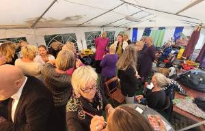Gebak van gemeente als troost voor De Heksen