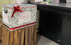 Poiesz-zegels sparen én plakken voor minima in Akkrum