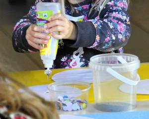 Creatieve knutselmiddag voor kinderen in de Bloeitent
