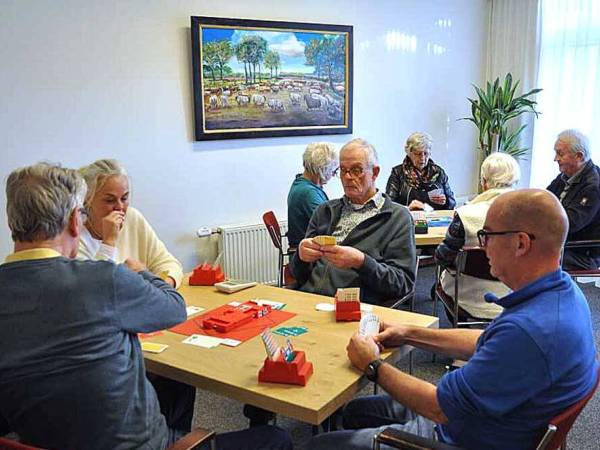 Bridgeclubs Akkrum en Aldeboarn presenteren zich tijdens Bloeiweek